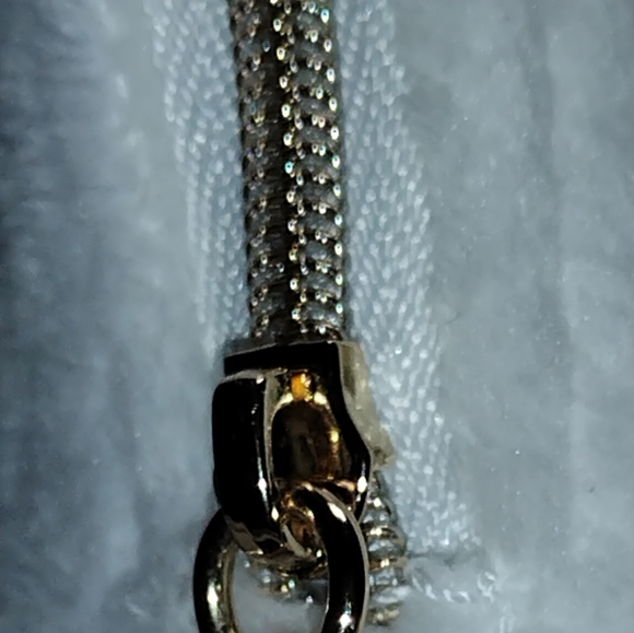 GUERLAIN White Fluffy Cosmetics Bag NEW Gold Hardware, 7"x8.5"X3", Bee Logo - Picture 8 of 12